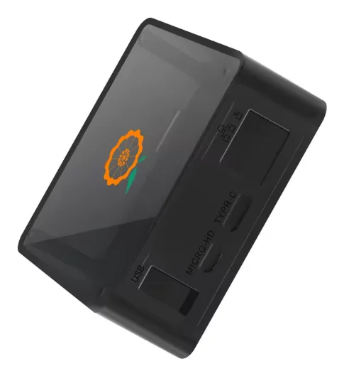 El hub Core: una carcasa negra pequeña con los puertos en un lateral.